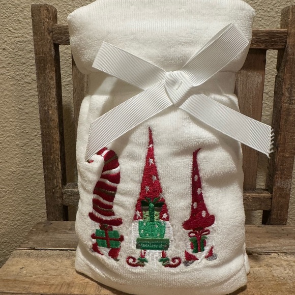 Christmas Gnome Bathroom Hand Towels Set Of 2, Gnomes Holding Christmas Presents - Picture 6 of 9